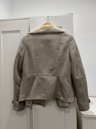 Chaqueta borreguito Naf Naf. Buena calidad