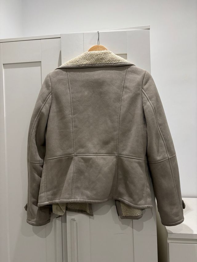 Chaqueta borreguito Naf Naf. Buena calidad