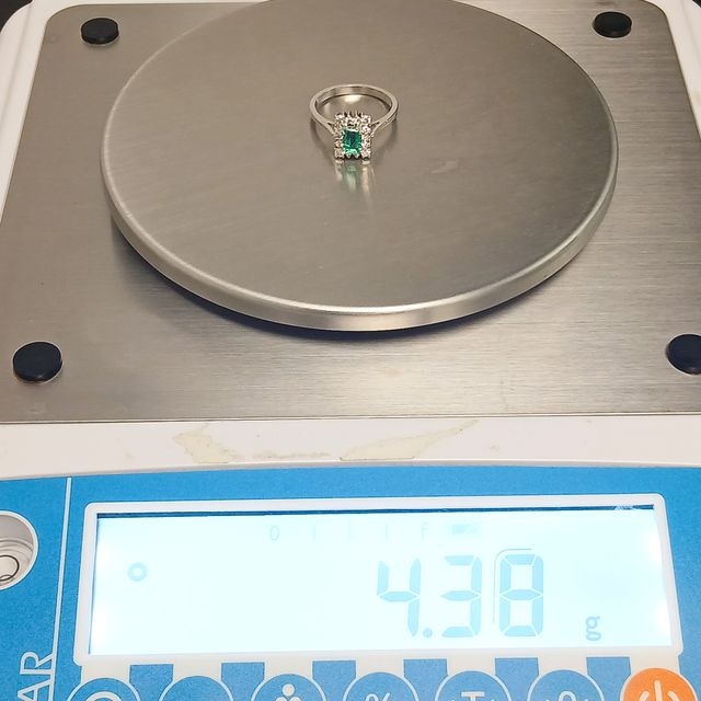 Sortija Oro Blanco Esmeralda Brillantes