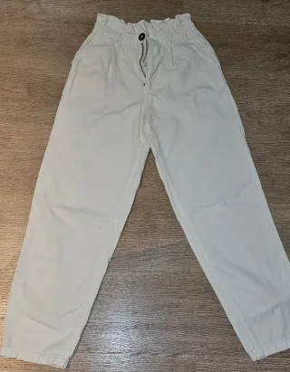 Pantalón chino color crema.100%algodón Talla 36