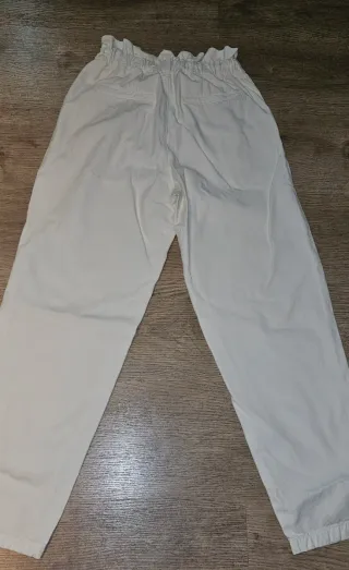Pantalón chino color crema.100%algodón Talla 36