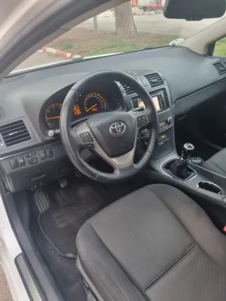 Toyota Avensis 2010