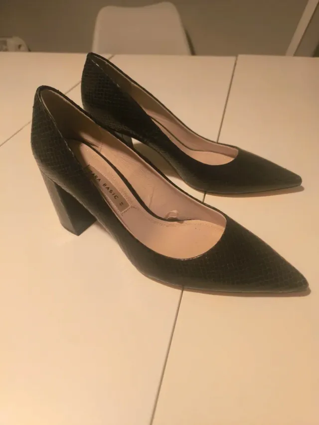 Zapatos de tacón Zara negros