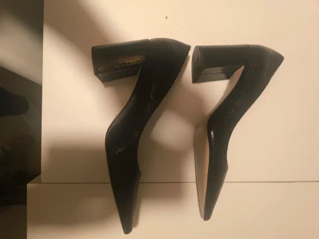 Zapatos de tacón Zara negros