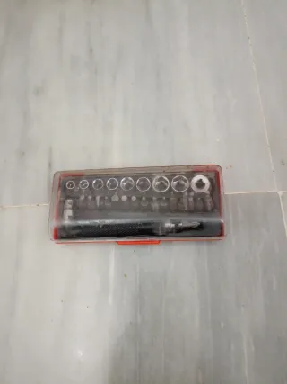 Cajita de herramientas pequeñas.