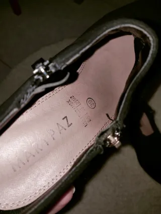 Botines negros con cremallera