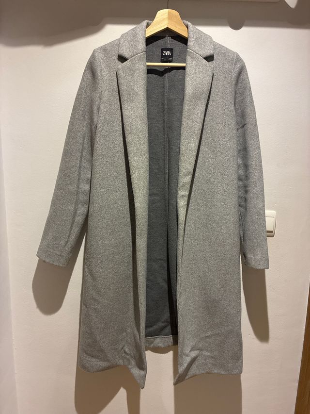 Abrigo largo gris Zara