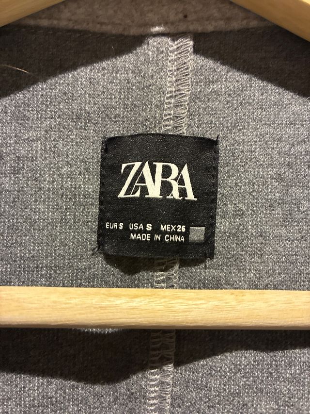 Abrigo largo gris Zara