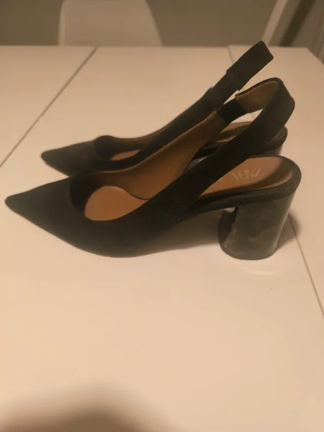 Zapatos de tacón Zara negros