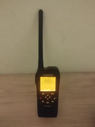 Radio VHF/GPS Simrad HH36 precio negociable