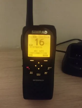 Radio VHF/GPS Simrad HH36 precio negociable