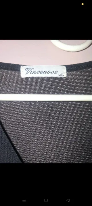 Top negro manga larga con adorno dorado