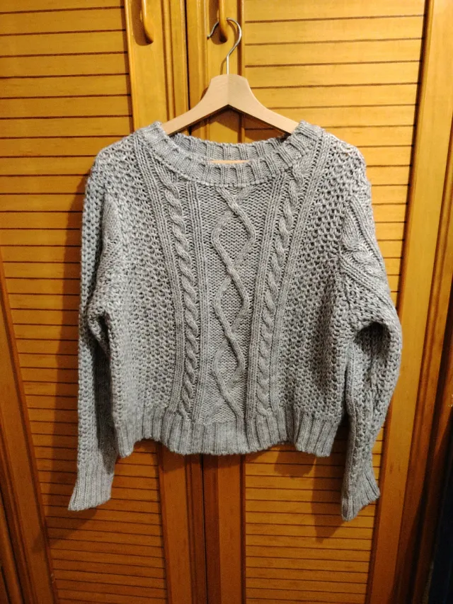 Jersey gris tejido trenzado