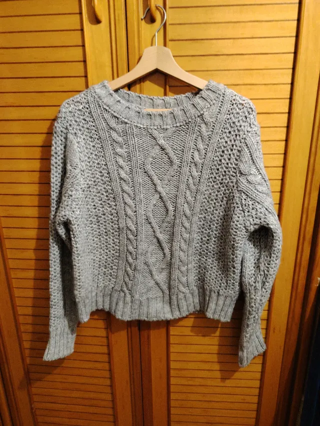 Jersey gris tejido trenzado