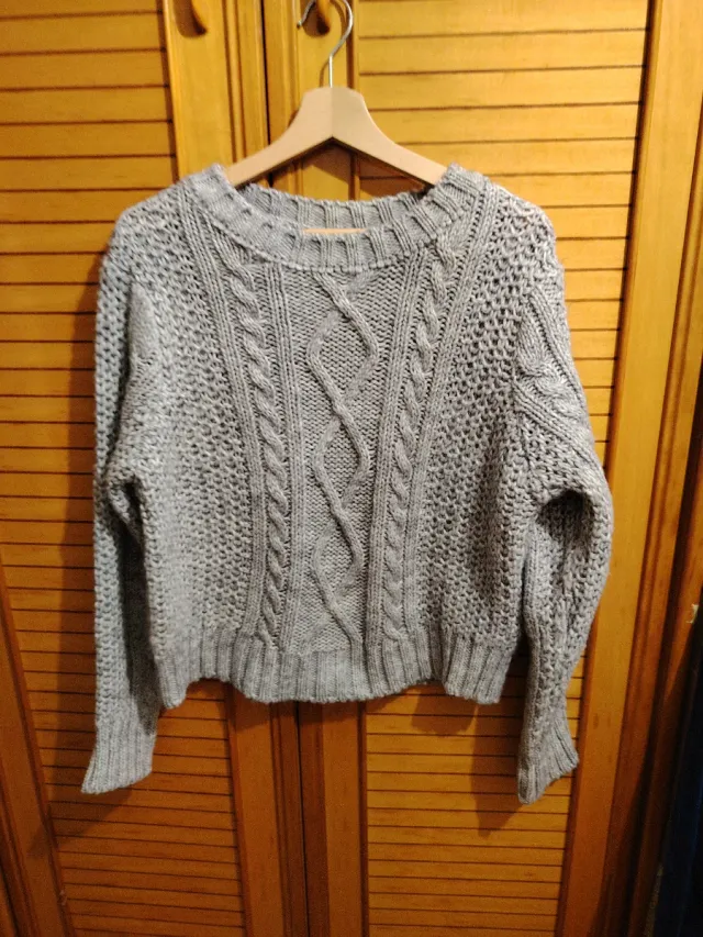 Jersey gris tejido trenzado