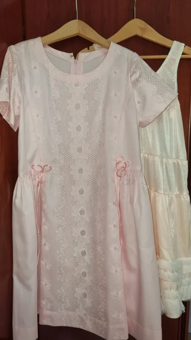 Elegante vestido de niña con viso, 6-7 años.