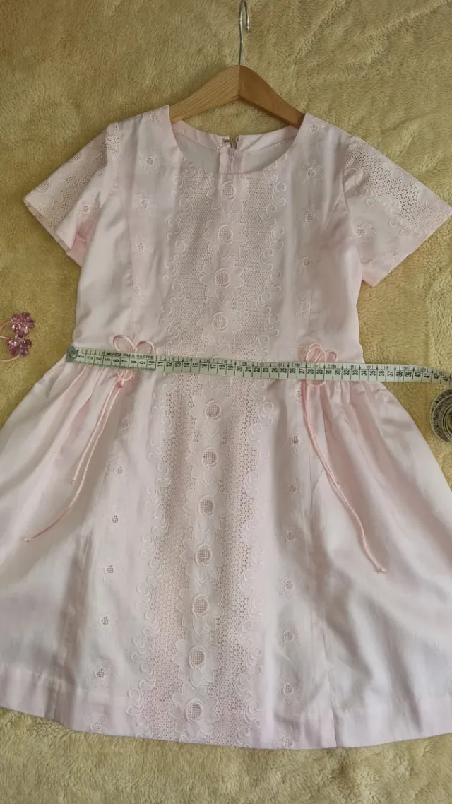 Elegante vestido de niña con viso, 6-7 años.