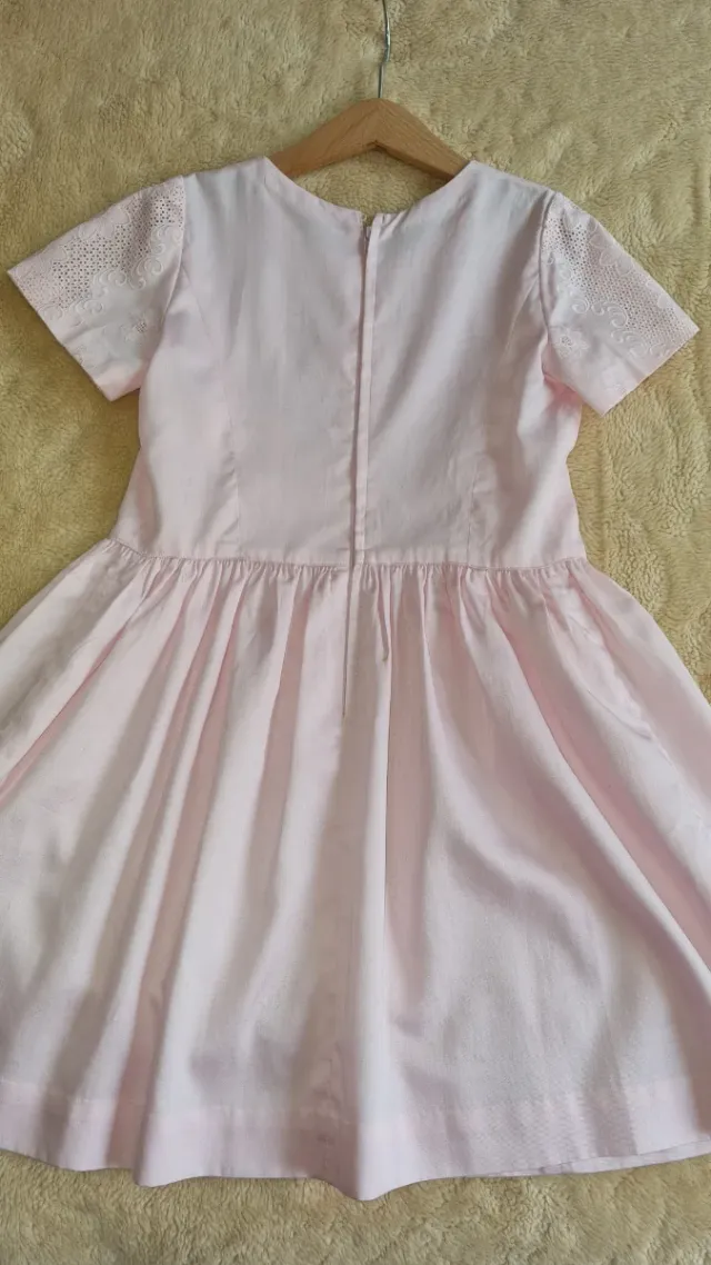 Elegante vestido de niña con viso, 6-7 años.