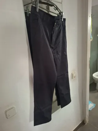 Pantalón chino vestir talla 42 azul marino.