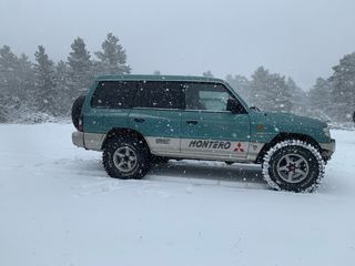 Mitsubishi Montero v20 1990