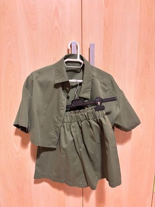 Completo due pezzi verde