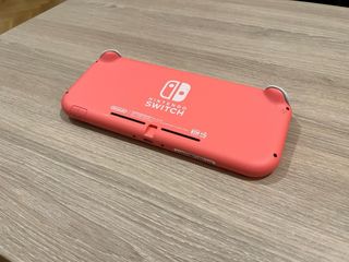 Nintendo Switch Lite Coral + Animal Crossing