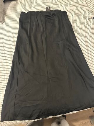 Falda larga negra satinada