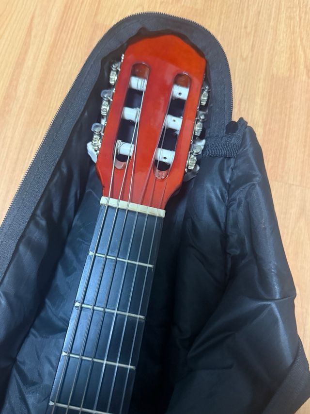 Guitarra Naranja