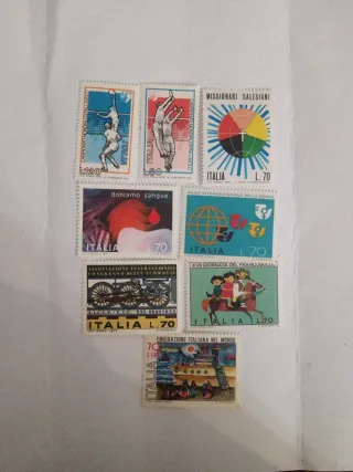 Lotto 8 Francobolli Italiani 1975-1978
