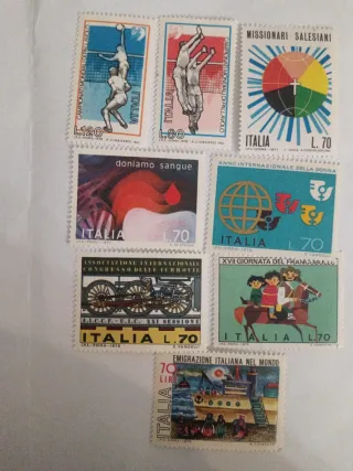 Lotto 8 Francobolli Italiani 1975-1978