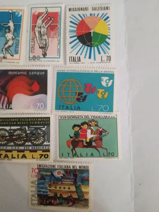 Lotto 8 Francobolli Italiani 1975-1978