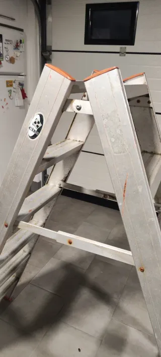 Escalera aluminio 5 peldaños muy resistente