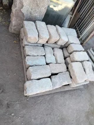 Adoquines de granito con pátina