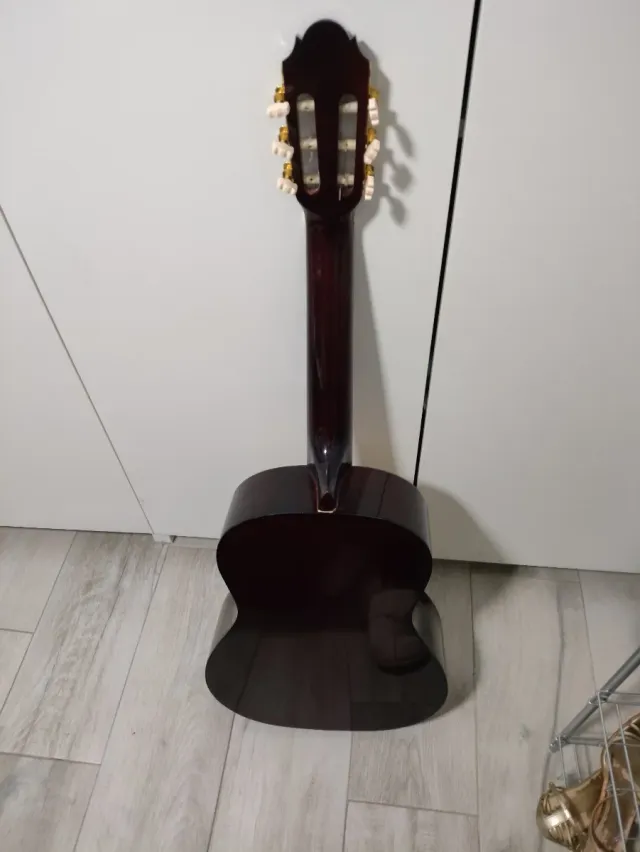 Guitarra española nueva sin usar