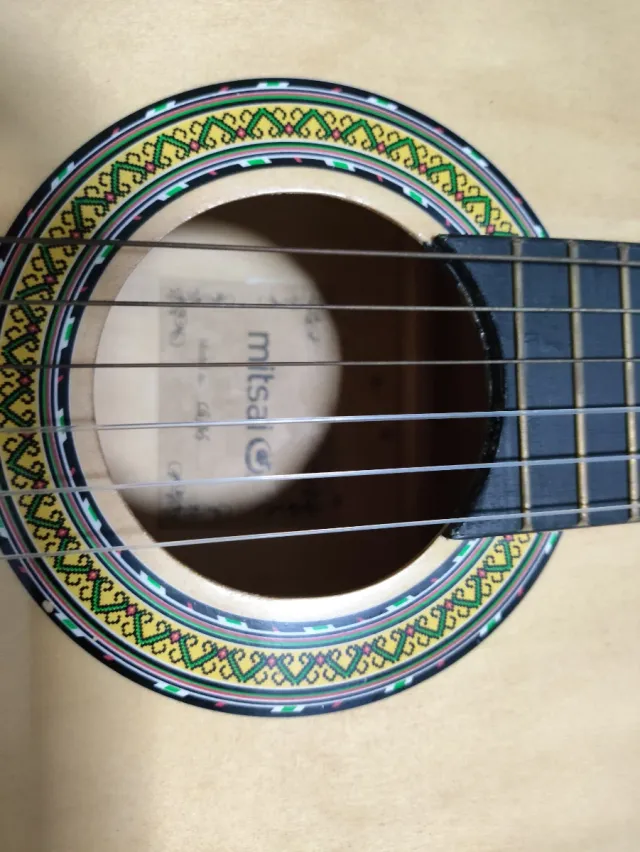 Guitarra española nueva sin usar