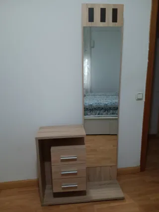 Mueble de entrada con espejo