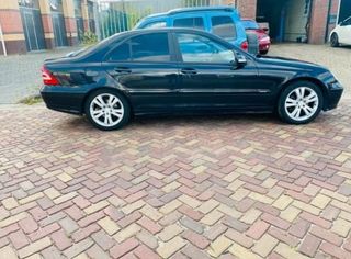 Mercedes-Benz Clase C 2006