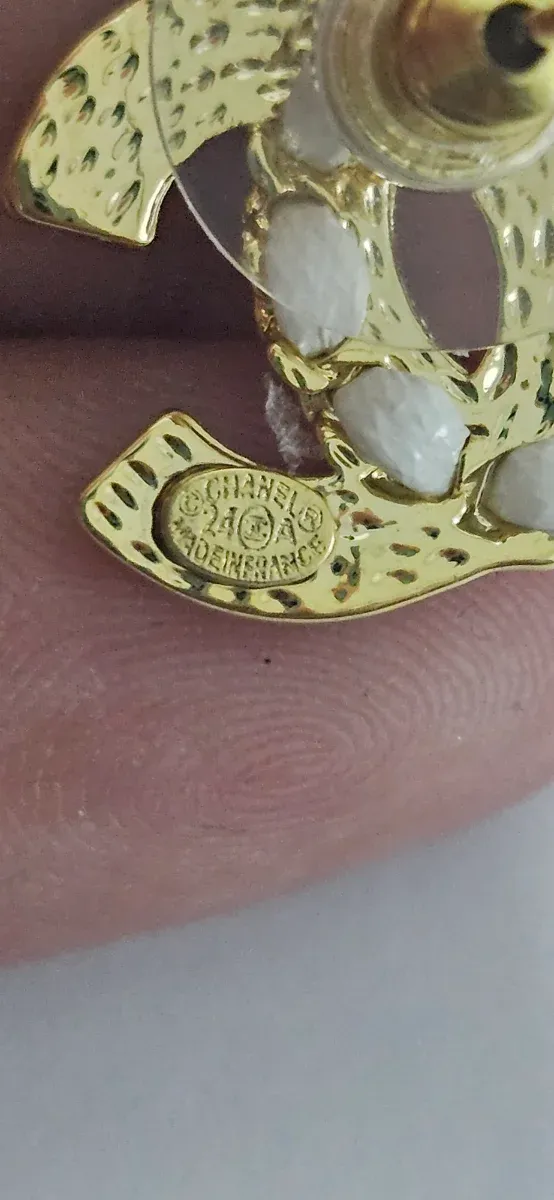 Pendientes Chanel CC Dorados y Blancos