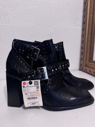 Botín Zara Tacón Hebilla Tachuelas