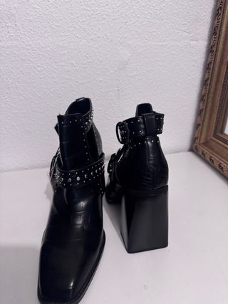 Botín Zara Tacón Hebilla Tachuelas