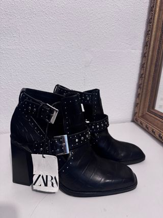 Botín Zara Tacón Hebilla Tachuelas