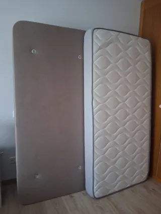 Base tapizada 90cm con colchón y 6 patas