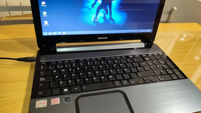 Portátil Toshiba satellite L955D con Windows 11