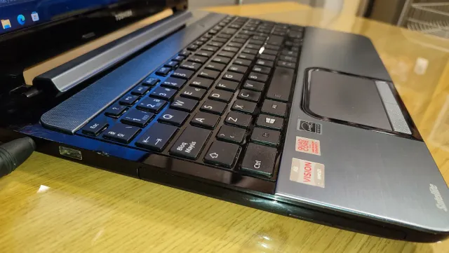 Portátil Toshiba satellite L955D con Windows 11