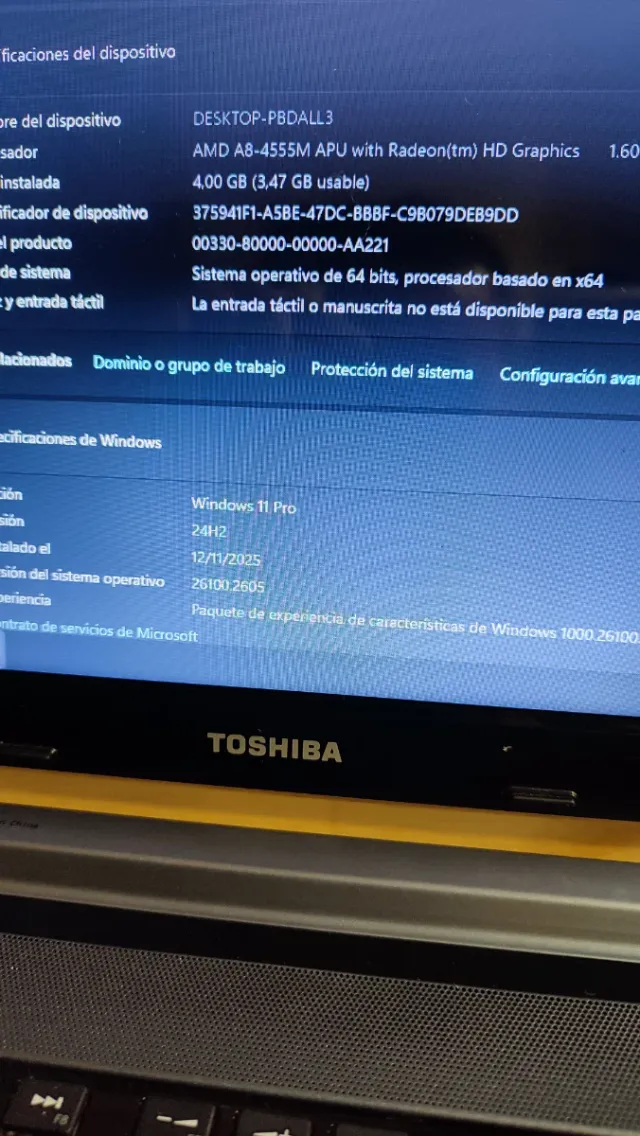Portátil Toshiba satellite L955D con Windows 11