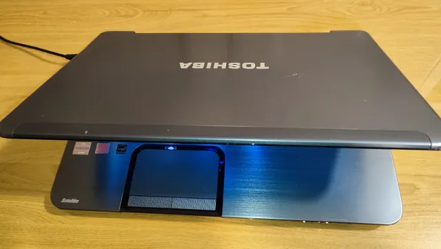 Portátil Toshiba satellite L955D con Windows 11