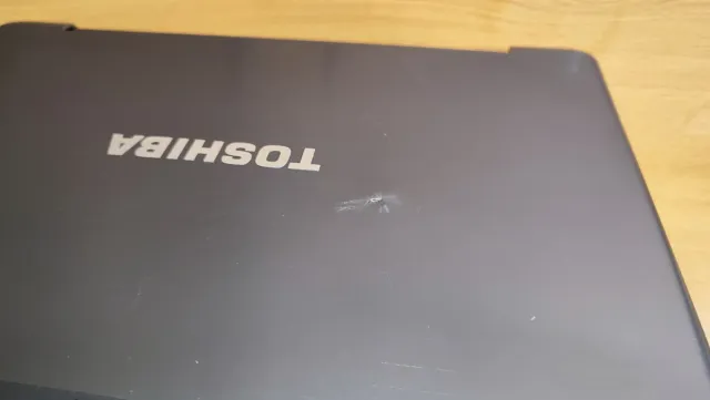 Portátil Toshiba satellite L955D con Windows 11