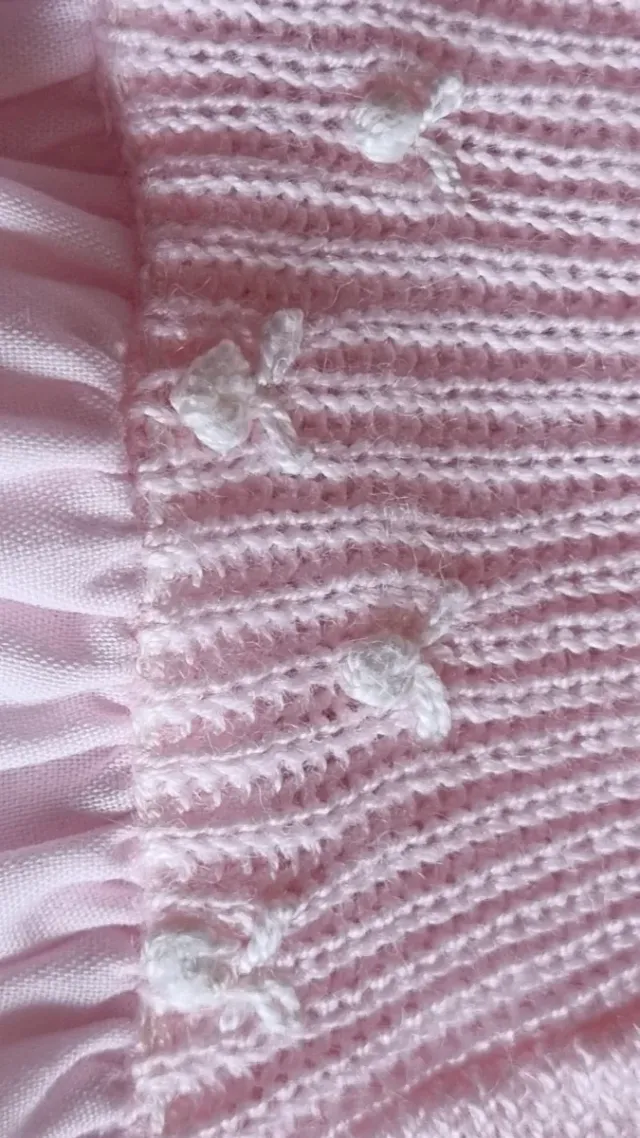 Vestido de bebé rosa tejido y tela