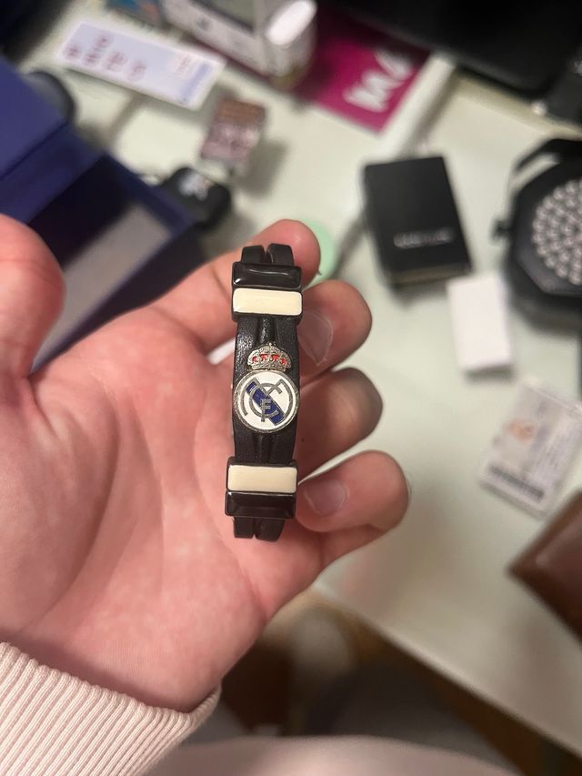 Pulsera Real Madrid Cuero Negra y Blanca
