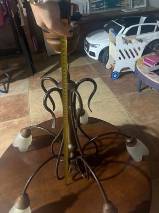 Lámpara de madera con 5 tulipas de cristal